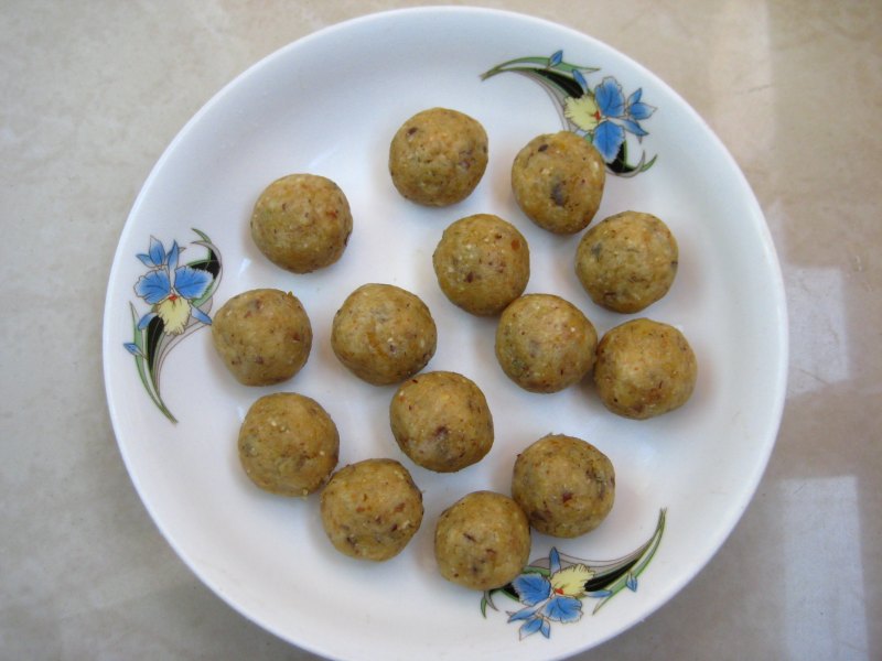 Homemade Version of Famous Brand Snack—Cake Chocolate Snowballs (Imitation Ferrero) Preparation Steps