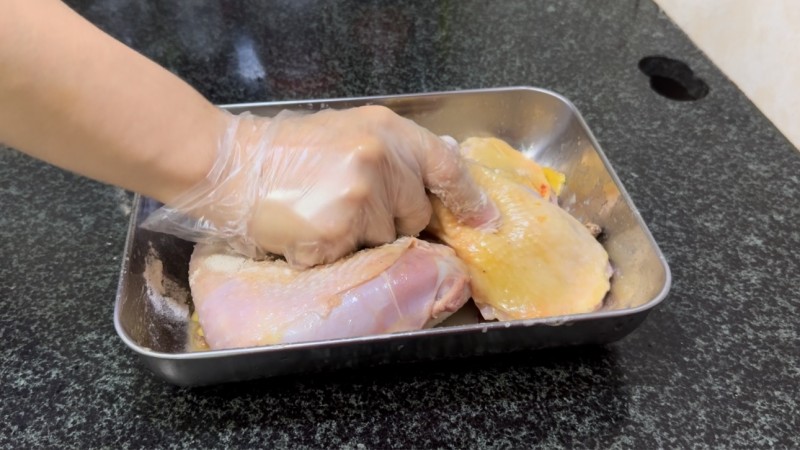 Steps for Cooking Salt-Baked Chicken Legs