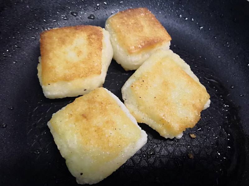 Steps for Cooking Sugar-Coated Rice Cake with Crispy Filling