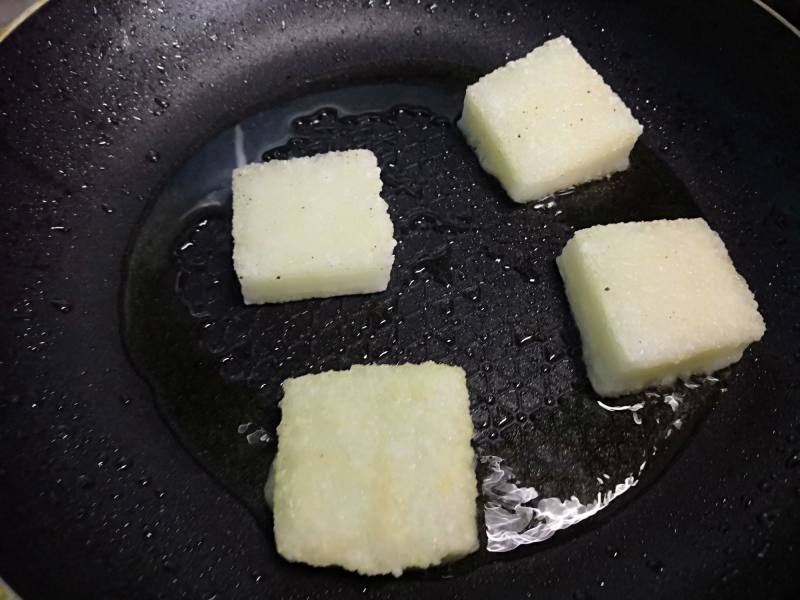 Steps for Cooking Sugar-Coated Rice Cake with Crispy Filling