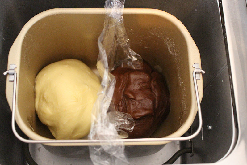 Steps for Making Hokkaido Cocoa Two-Tone Toast