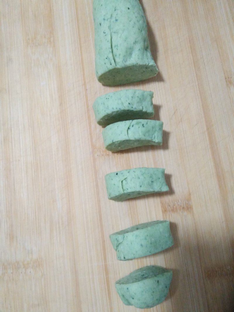 Steps for Making Spinach Noodle Blocks