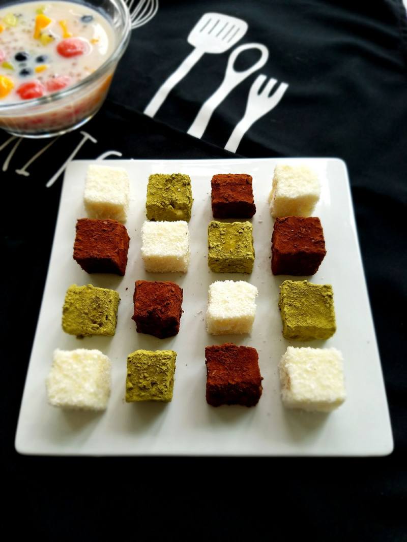 Steps for Cooking Three-Color Milk Squares