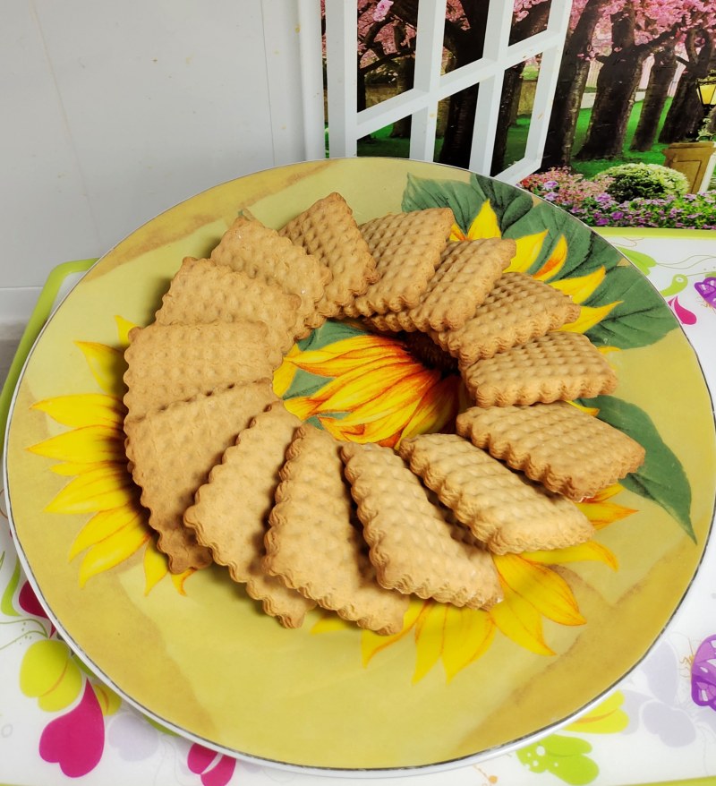 Steps for Making Homemade Crispy Biscuits