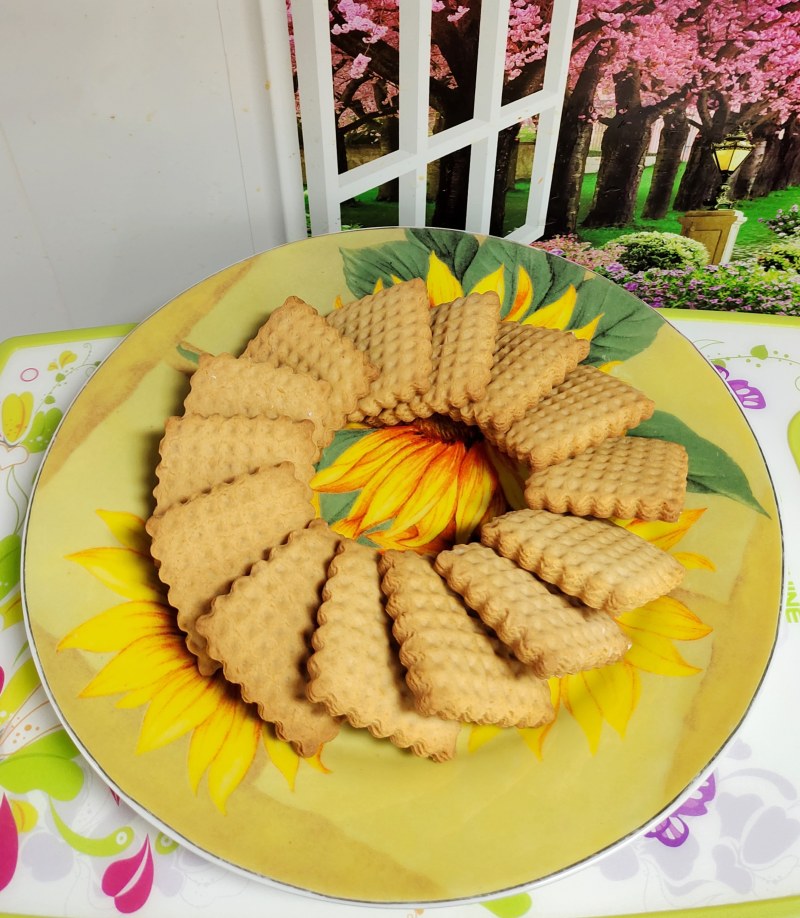 Steps for Making Homemade Crispy Biscuits