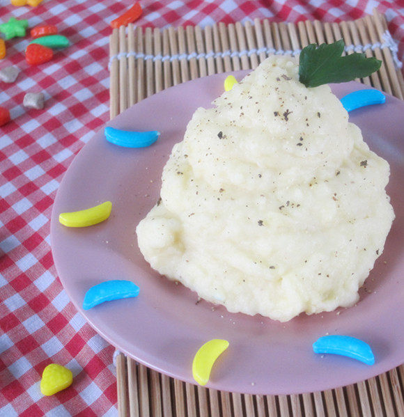 Steps for Making Soft and Creamy Mashed Potatoes with a Rich Milk Flavor