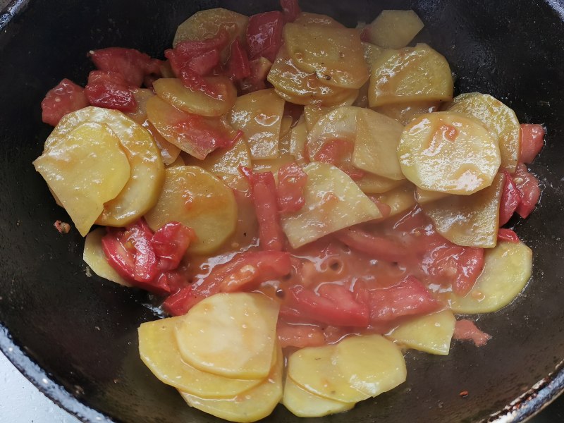 Steps for Making Nutritious and Delicious Tomato Potato Chips