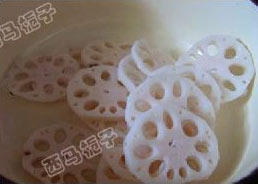 Steps for Cooking Lotus Root with Fruit Jelly