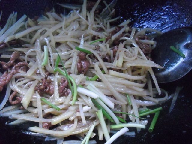 Steps for cooking Beef and Potato Shreds with Satay Sauce