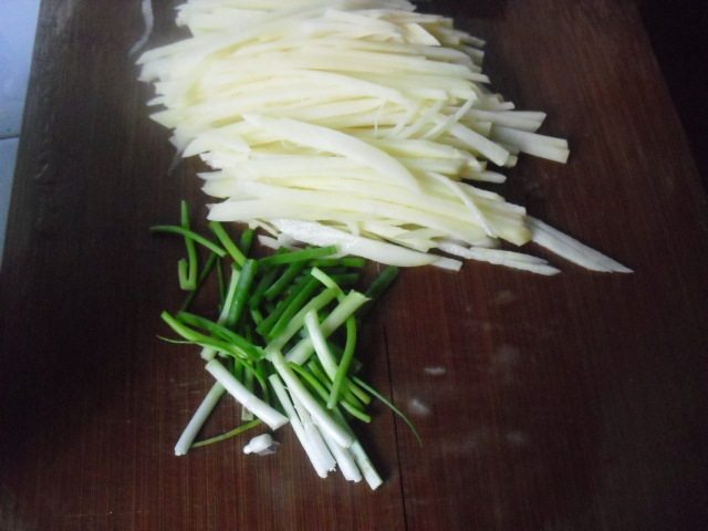 Steps for cooking Beef and Potato Shreds with Satay Sauce