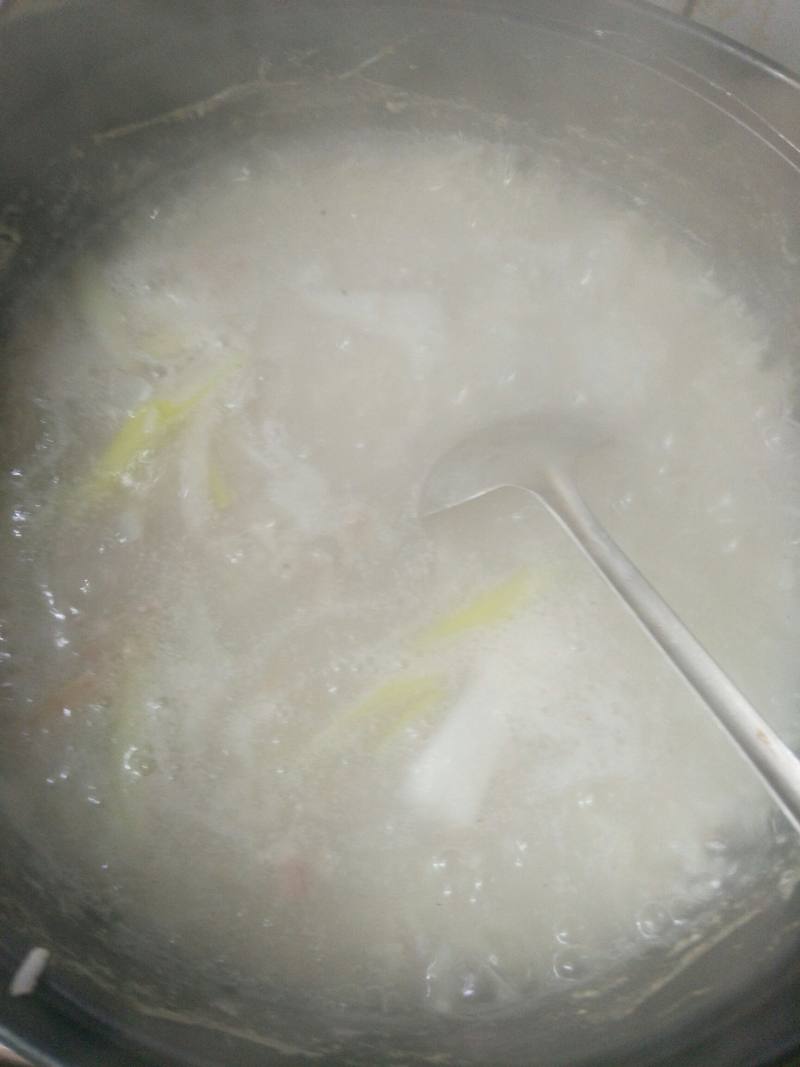 Steps to Make Beef and Egg Porridge