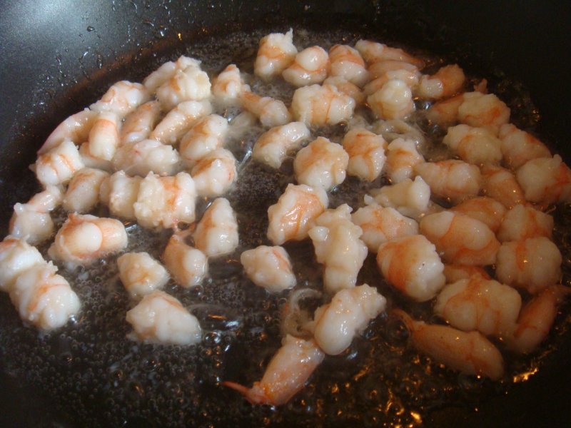 Steps for Cooking Curried Shrimp with Corn Kernels