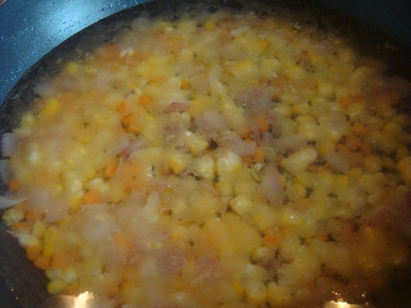 Steps for Cooking Curried Shrimp with Corn Kernels