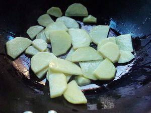 Steps for making Pickled Vegetable Fried Potato Slices