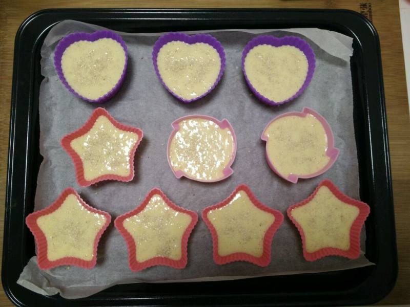 Steps for Making Sesame Sponge Cupcakes