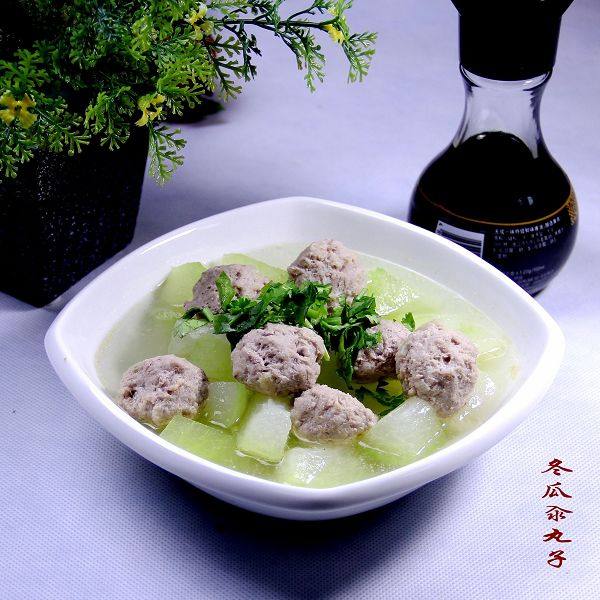 Home-style Dish "Winter Melon and Meatball Soup"