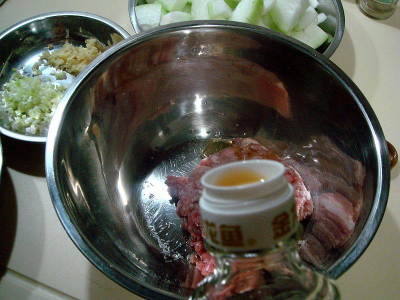 Detailed Steps for Cooking Home-style Dish "Winter Melon and Meatball Soup"