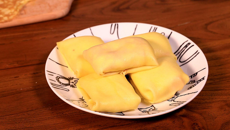 Delicious Dessert You Can Make with a Skillet - Mango Crepes Step-by-Step