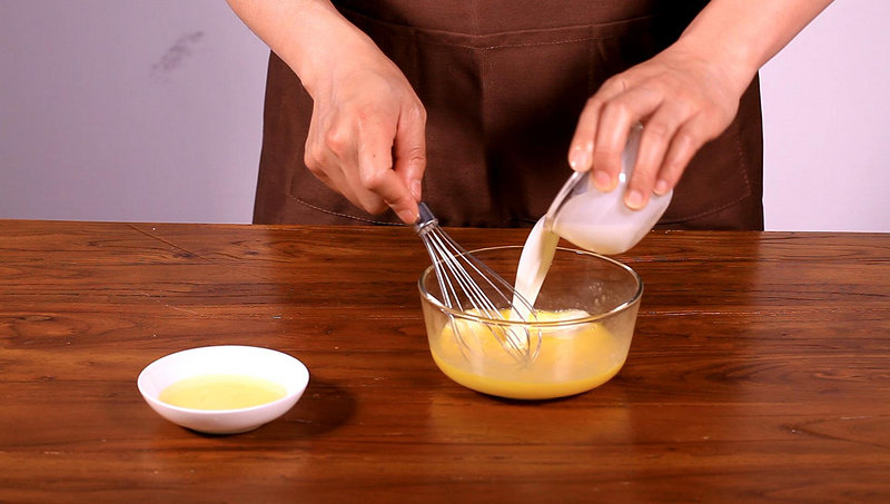 Delicious Dessert You Can Make with a Skillet - Mango Crepes Step-by-Step