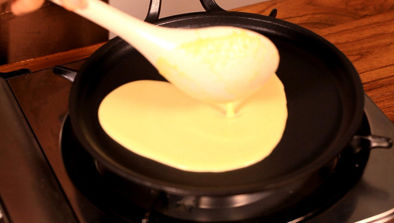 Delicious Dessert You Can Make with a Skillet - Mango Crepes Step-by-Step