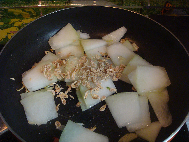 Dried Shrimp and Winter Melon Stir Fry Steps