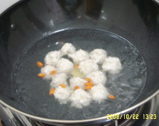 Steps to Make Super Elastic Fish Balls at Home