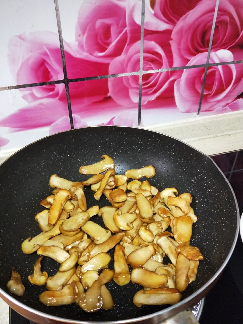 Steps for Making Butter Fried Matsutake Mushrooms