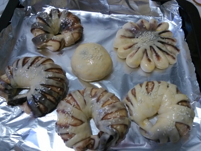 Steps for Making Variety Red Bean Buns