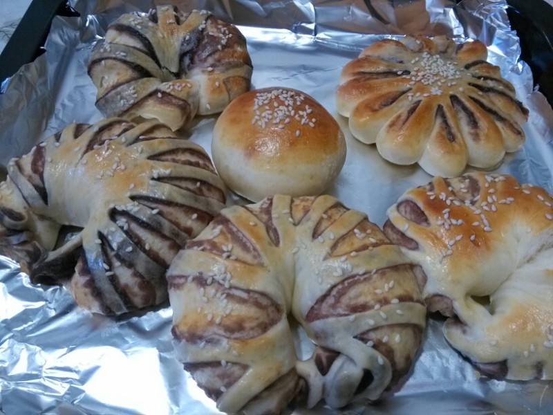 Steps for Making Variety Red Bean Buns