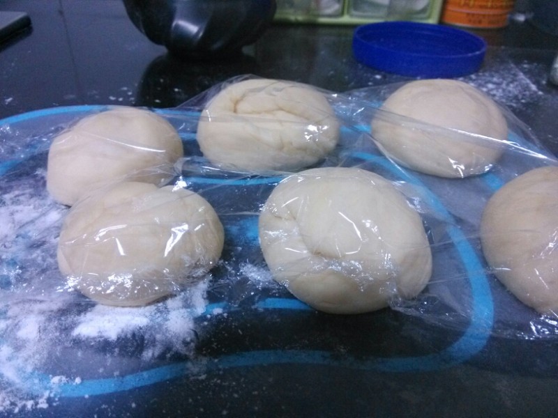 Steps for Making Variety Red Bean Buns