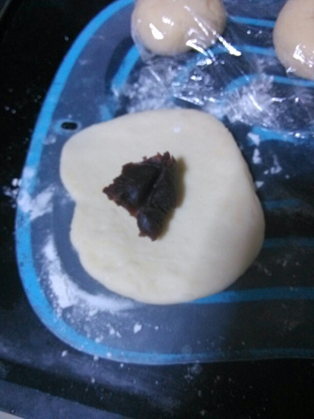 Steps for Making Variety Red Bean Buns