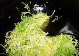 Steps for making Stir-fried Round Cabbage Shreds