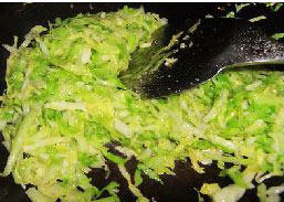 Steps for making Stir-fried Round Cabbage Shreds