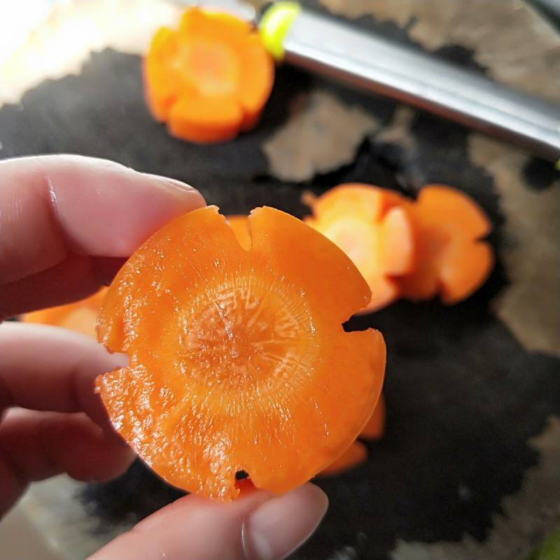 Steps for Making Lotus Root and Pork Rib Soup