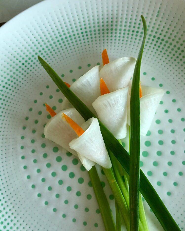 Honey-Soaked White Radish Plate Art Preparation Steps