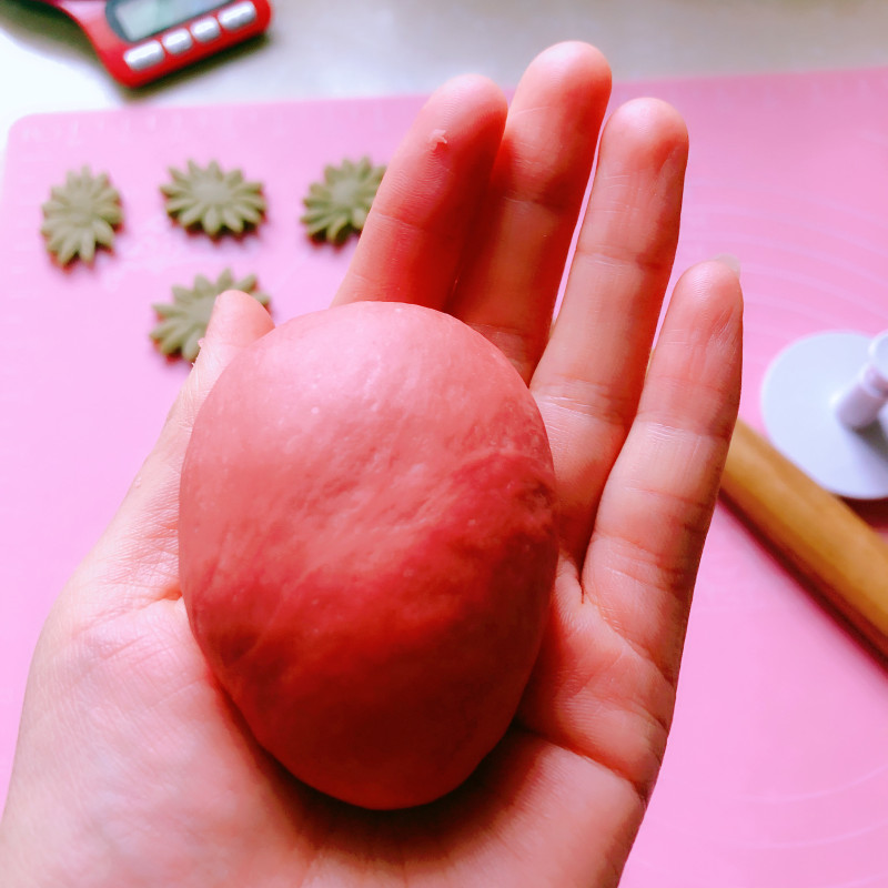 Steps for Making Strawberry Baozi