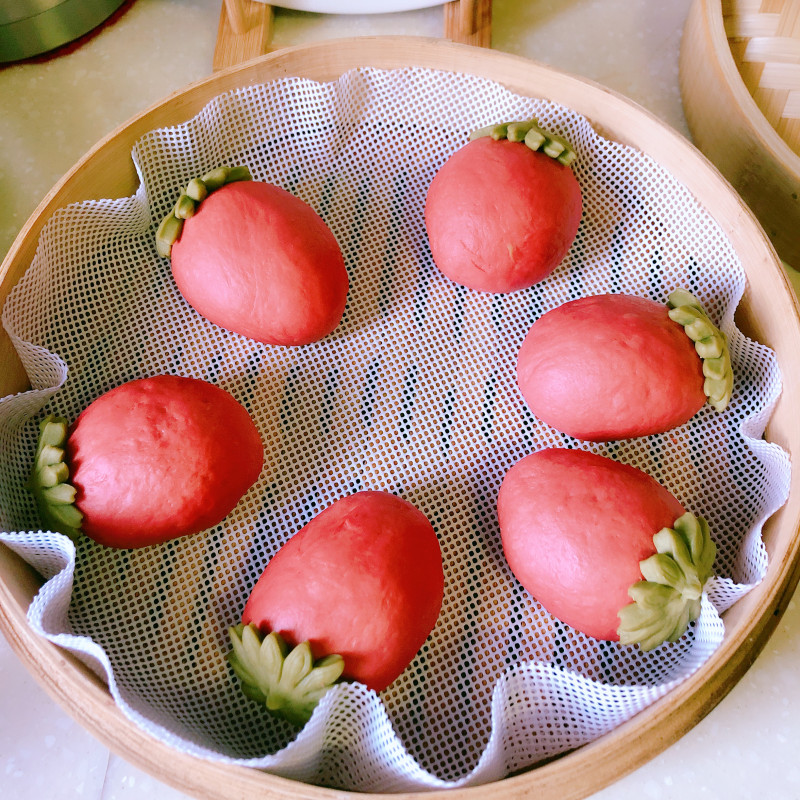 Steps for Making Strawberry Baozi