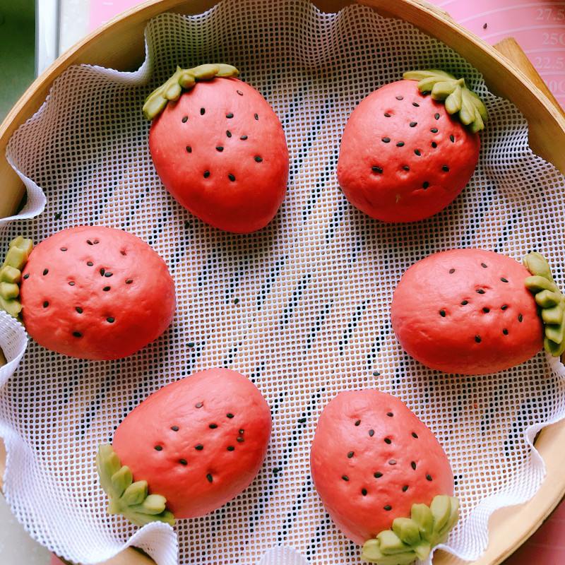 Steps for Making Strawberry Baozi