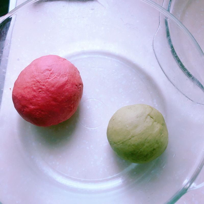 Steps for Making Strawberry Baozi