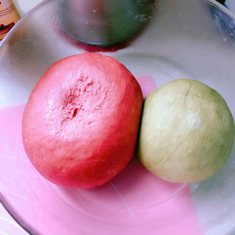 Steps for Making Strawberry Baozi