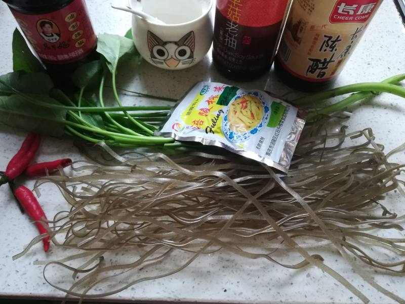 Steps to Make Sour and Spicy Noodles