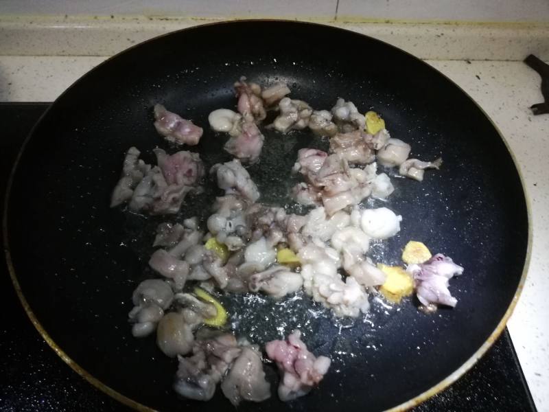 Steps for Making Onion Fried Bullfrog