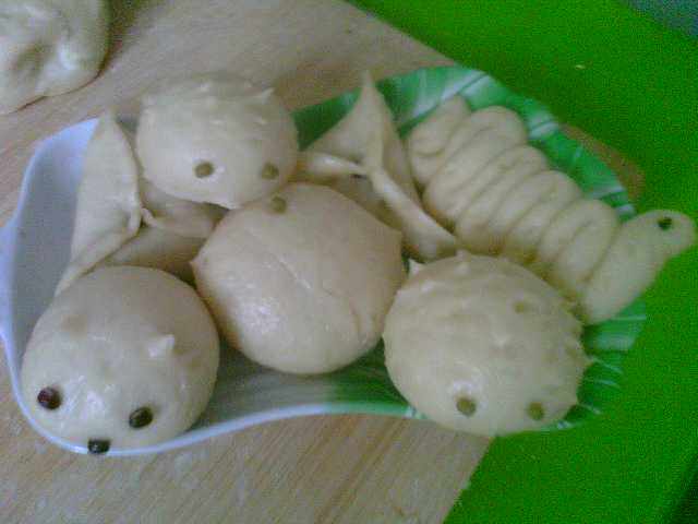 Steps for Making Fancy Vegetable Steamed Buns and Red Bean Buns