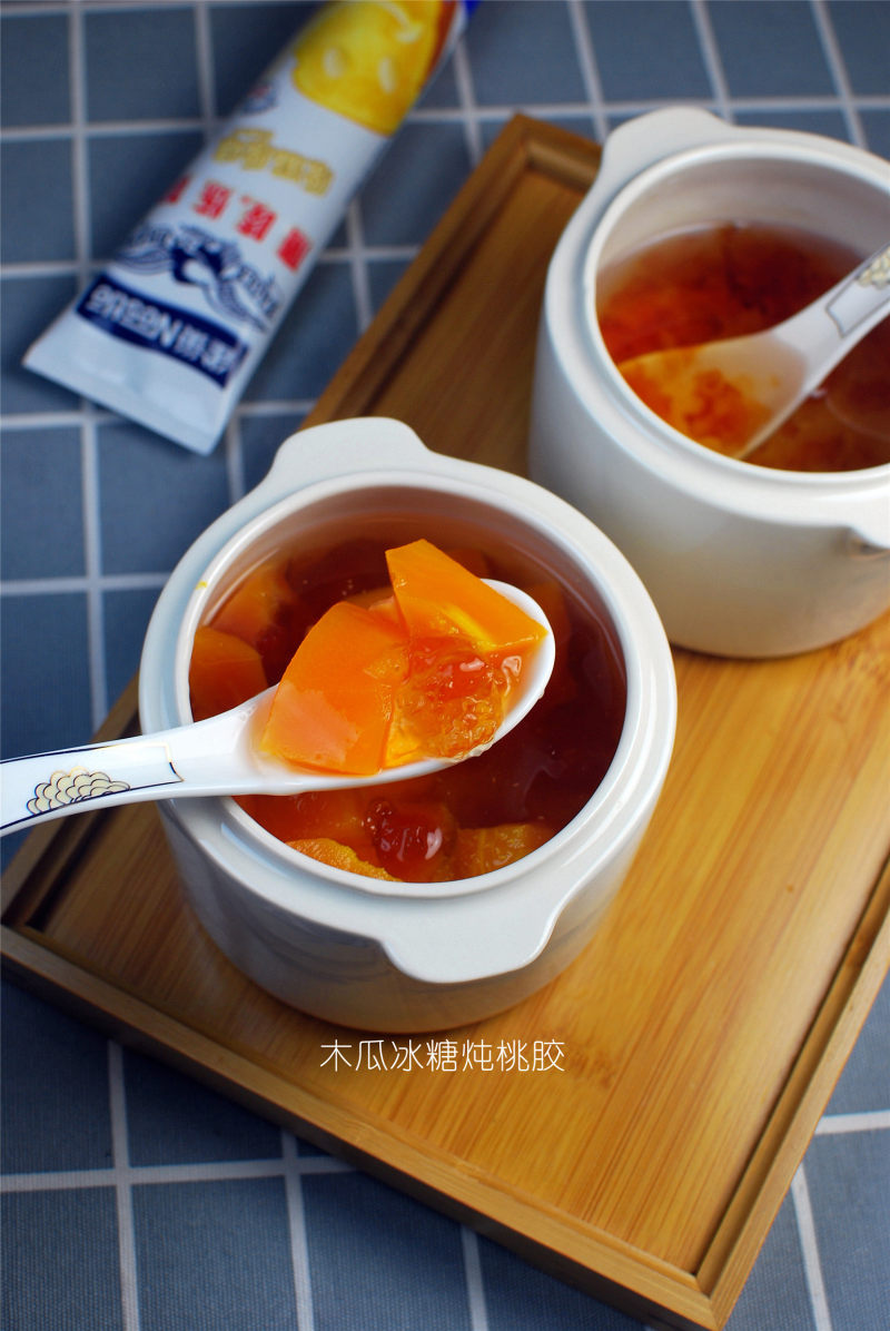 Papaya and Rock Sugar Stewed Peach Gum