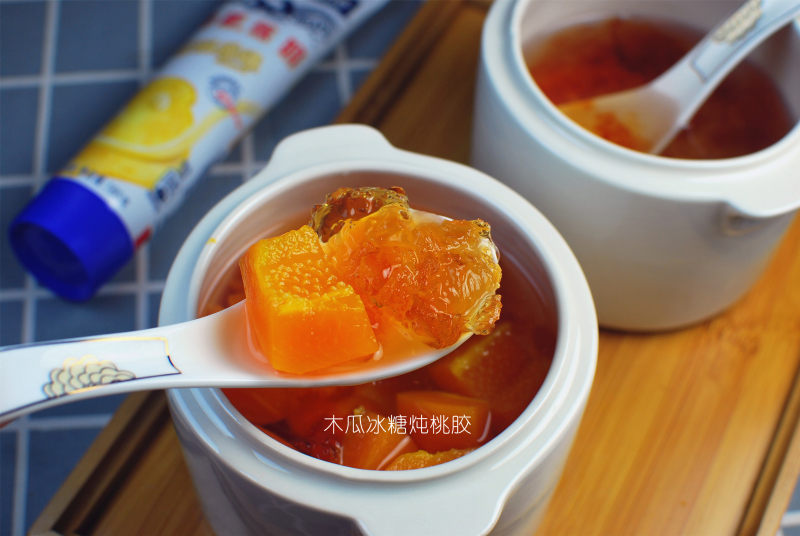 Papaya and Rock Sugar Stewed Peach Gum