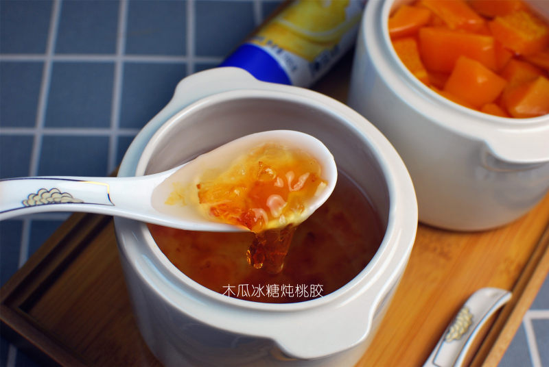 Papaya and Rock Sugar Stewed Peach Gum