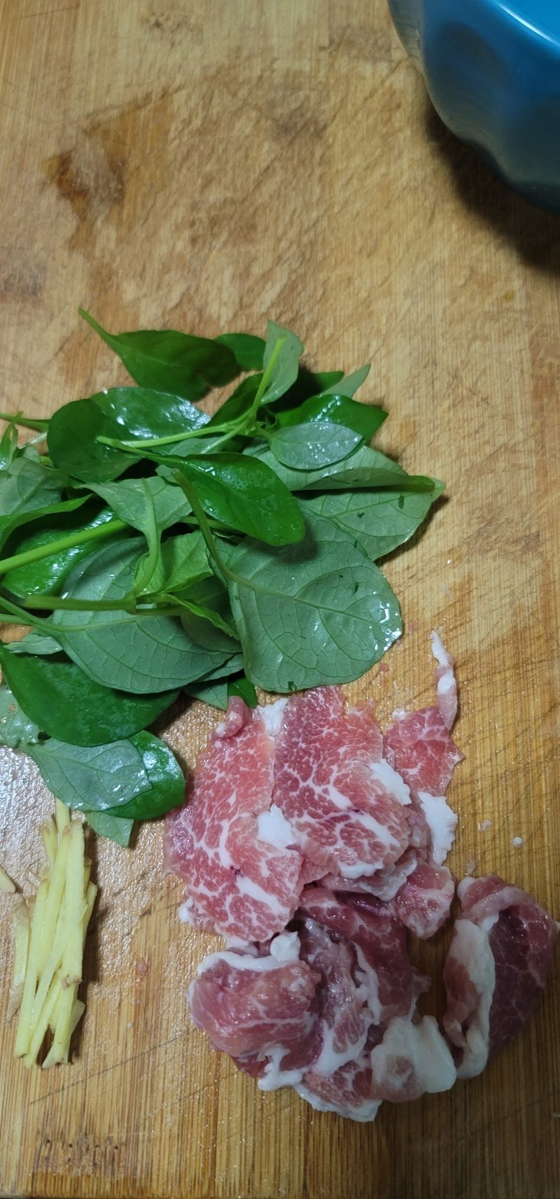 Step-by-step Cooking of Lean Pork Congee with Fresh Goji Leaves