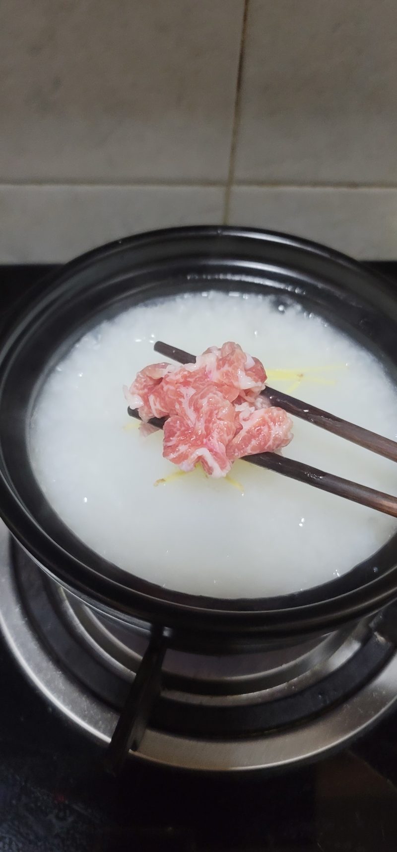 Step-by-step Cooking of Lean Pork Congee with Fresh Goji Leaves