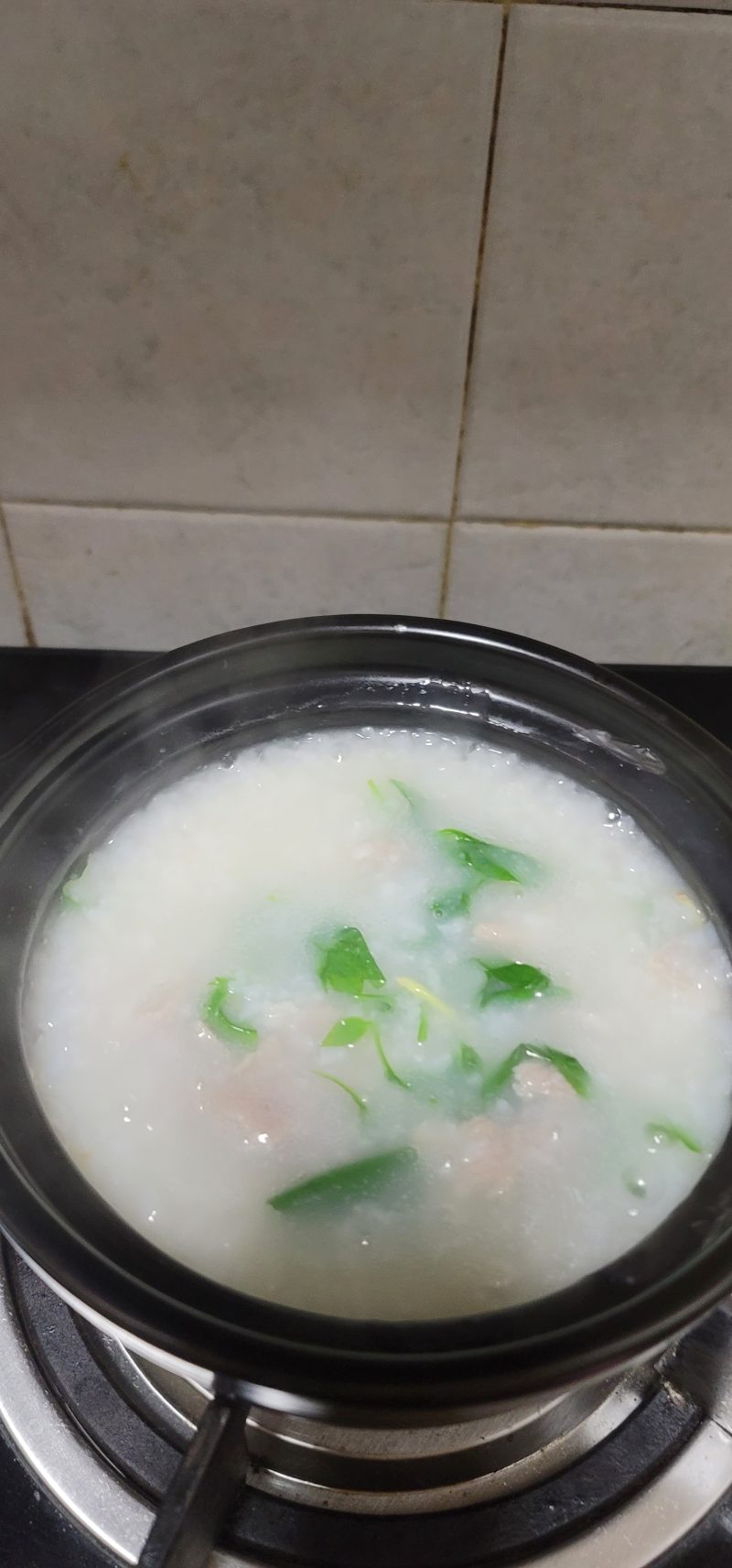 Step-by-step Cooking of Lean Pork Congee with Fresh Goji Leaves