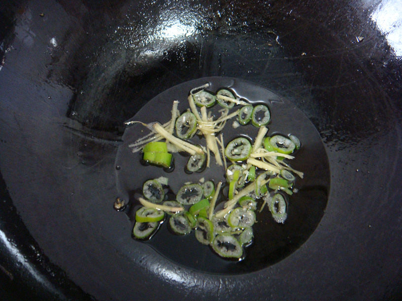 Steps for making Sautéed Chicken with Wood Ear Mushrooms in Vinegar Sauce